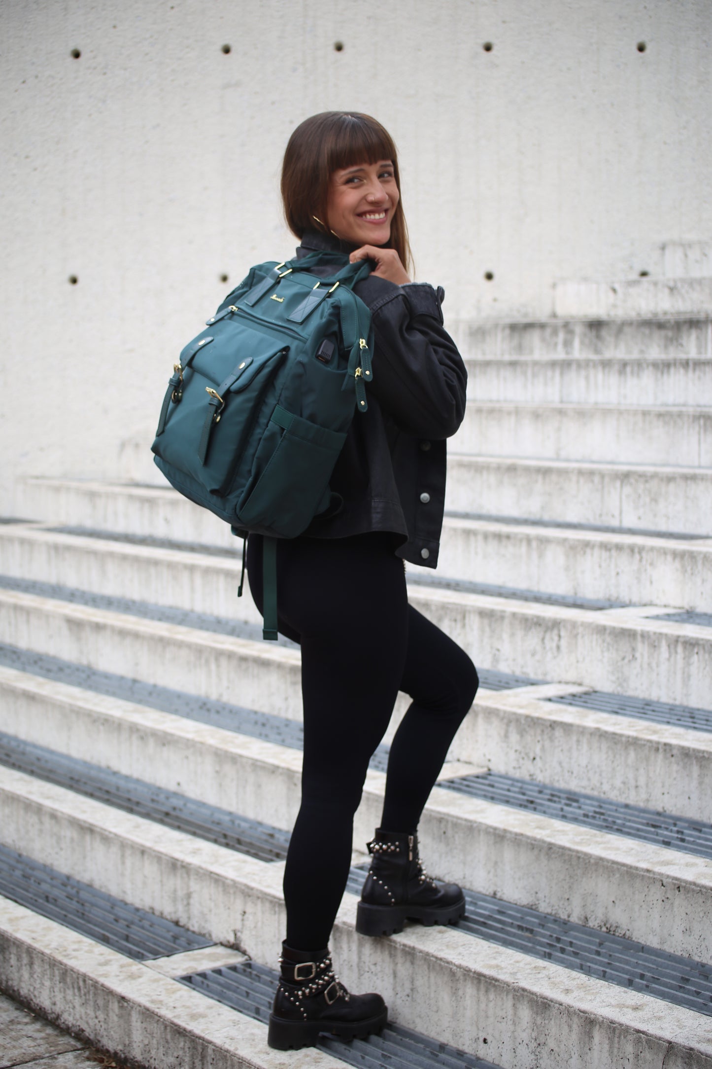 Morral poliéster con 22 bolsillos color verde