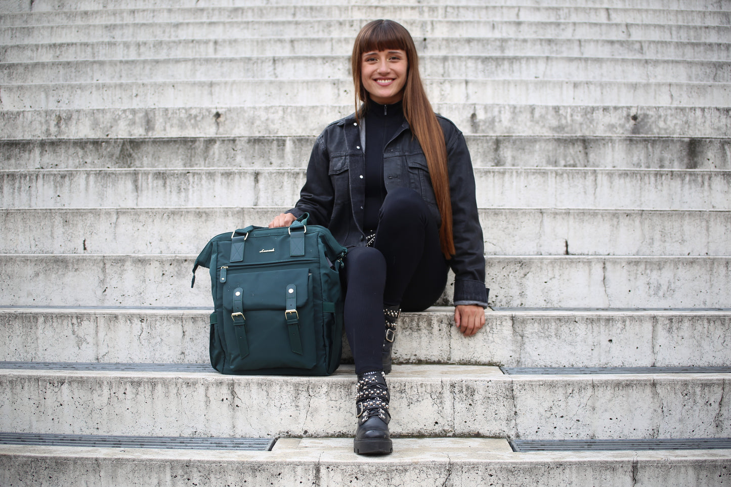 Morral poliéster con 22 bolsillos color verde