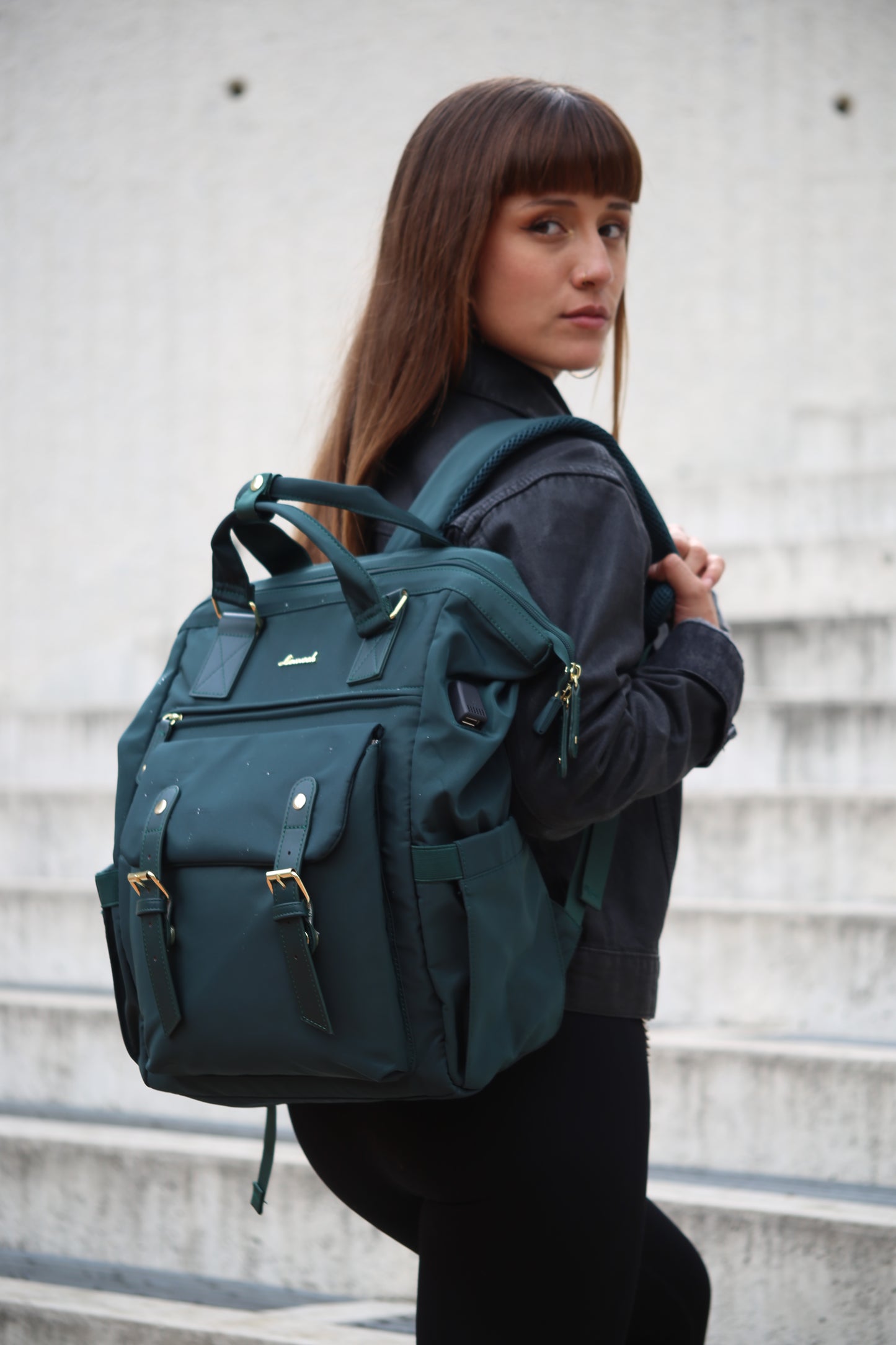 Morral poliéster con 22 bolsillos color verde